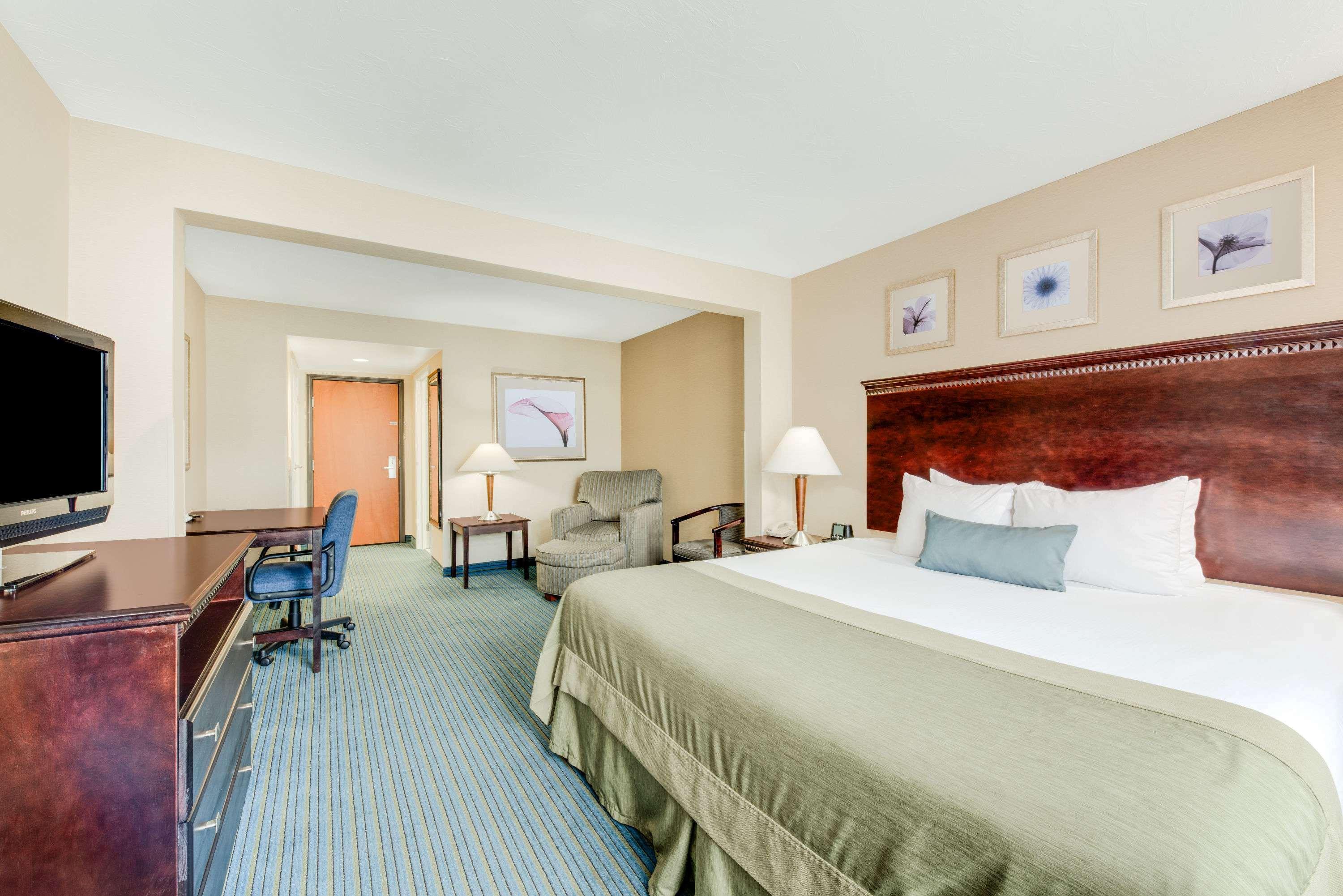 Wingate By Wyndham - York Hotel Exterior photo